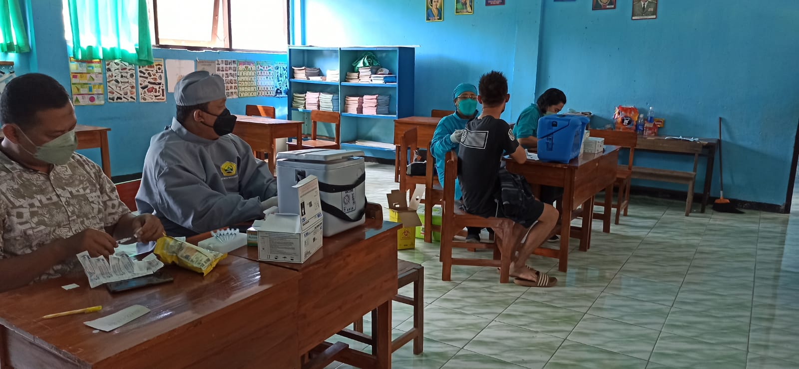 Vaksinasi di Desa Kemulan (6)